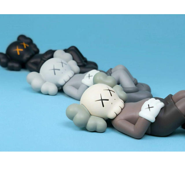 新品】KAWS:HOLIDAY JAPAN 9.5 新品】KAWS:HOLIDAY JAPAN 9.5