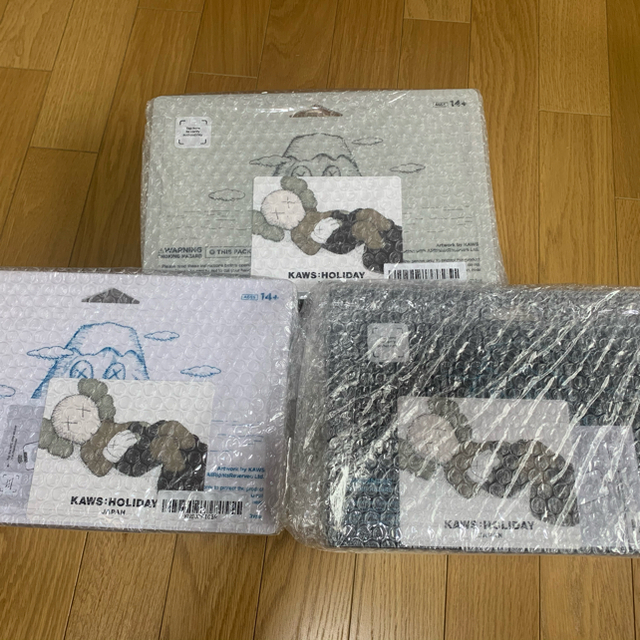 新品】KAWS:HOLIDAY JAPAN 9.5 新品】KAWS:HOLIDAY JAPAN 9.5