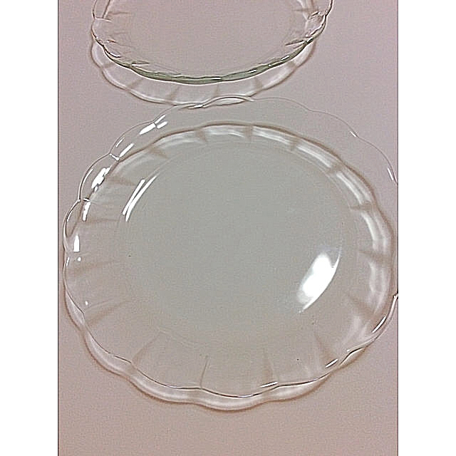 新品 未使用  ガラス製皿 2枚セット インテリア/住まい/日用品のキッチン/食器(食器)の商品写真