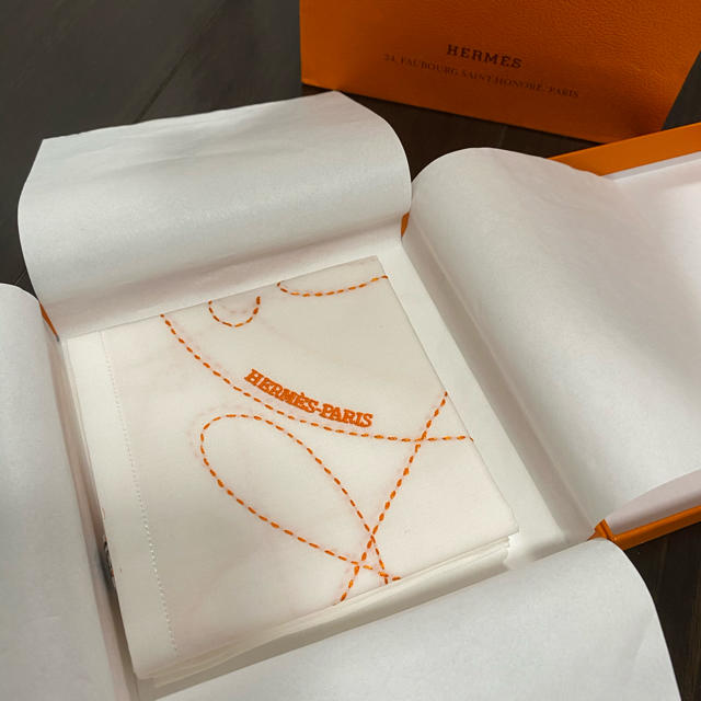 Hermes(エルメス)の【お値下げしました！新品未使用】エルメス　ハンカチ レディースのファッション小物(ハンカチ)の商品写真