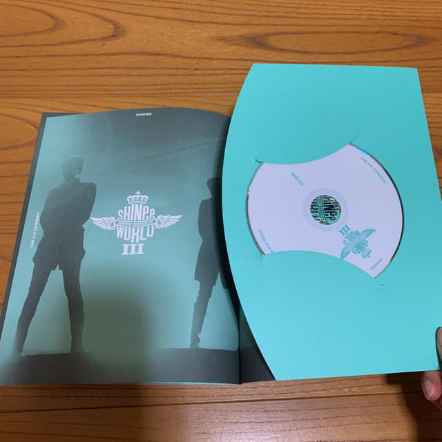 SHINee(シャイニー)のSHINee WORLD III in SEOUL DVD エンタメ/ホビーのDVD/ブルーレイ(ミュージック)の商品写真