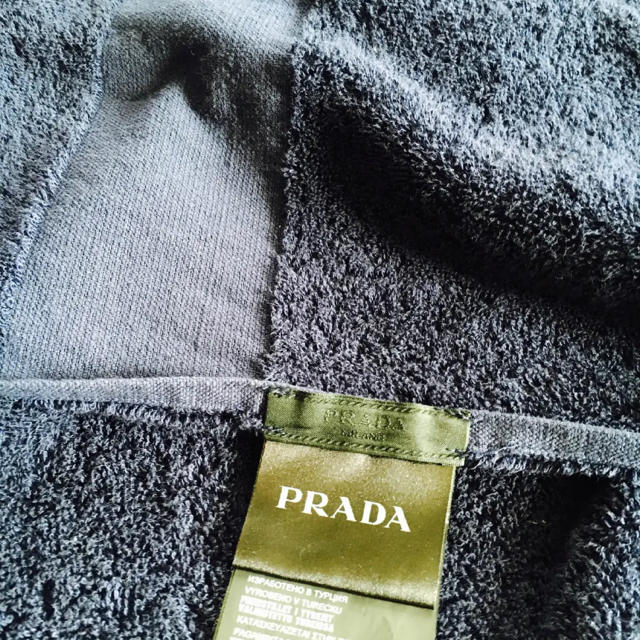 PRADA(プラダ)の人気レアPRADAビーチタオル直営店イタリアPRADA購入 レディースのレディース その他(その他)の商品写真