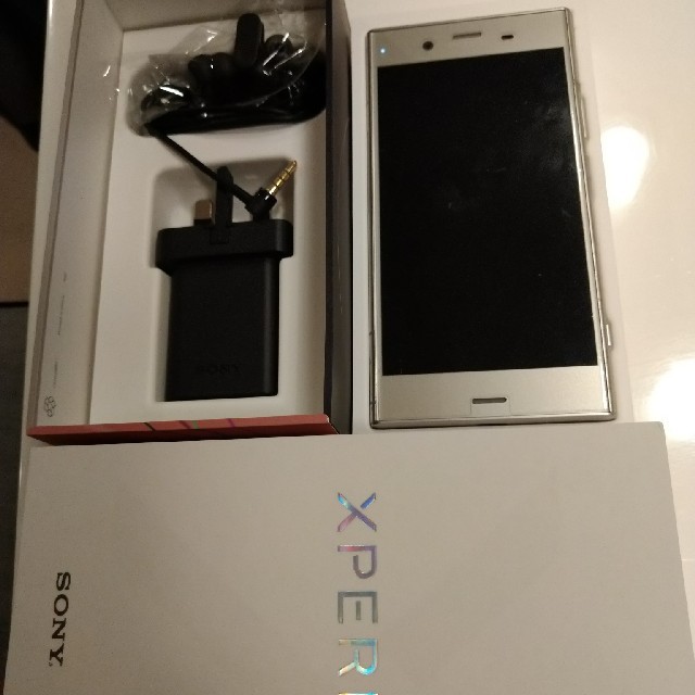 Xperia XZ1 Silver 64 GB au