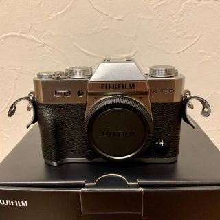 フジフイルム(富士フイルム)のX-T30 FUJIFILM 美品 ミラーレス一眼 (ミラーレス一眼)