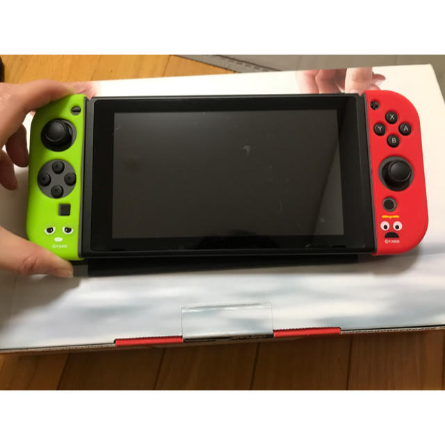 Nintendo Switch(ニンテンドースイッチ)のNintendo Switch JOY-CON グレー 本体  HAC-S-KA エンタメ/ホビーのゲームソフト/ゲーム機本体(家庭用ゲーム機本体)の商品写真