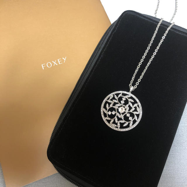 FOXEY(フォクシー)のフォクシー　ネックレス　ペンダント　クリア レディースのアクセサリー(ネックレス)の商品写真