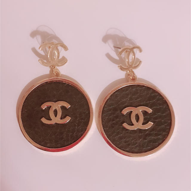 CHANEL ロゴピアス