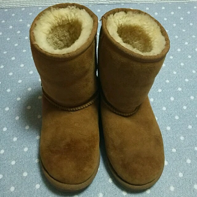 UGG(アグ)のUGGキッズ キッズ/ベビー/マタニティのキッズ靴/シューズ(15cm~)(ブーツ)の商品写真