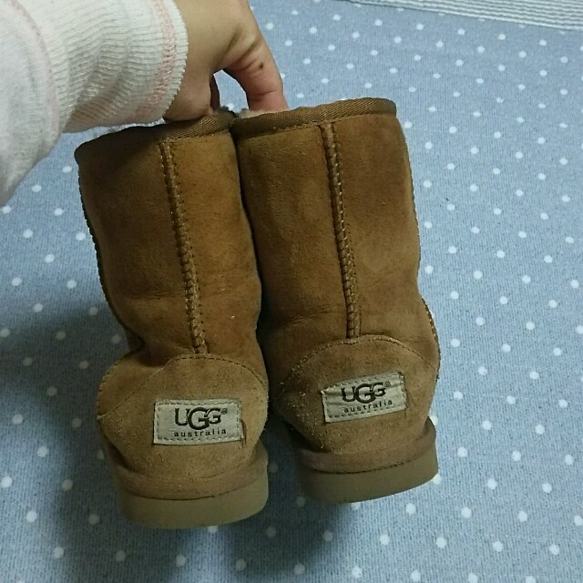 UGG(アグ)のUGGキッズ キッズ/ベビー/マタニティのキッズ靴/シューズ(15cm~)(ブーツ)の商品写真