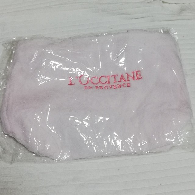 L'OCCITANE(ロクシタン)の新品　ANA 機内販売限定L'OCCITANEふわふわ白色かばん レディースのファッション小物(ポーチ)の商品写真