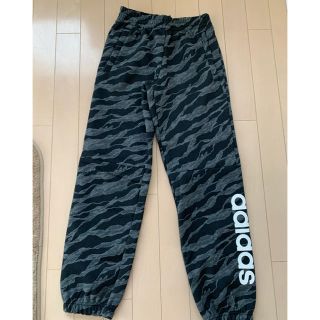 アディダス(adidas)のadidas  新品　迷彩柄スゥェットパンツ (パンツ/スパッツ)