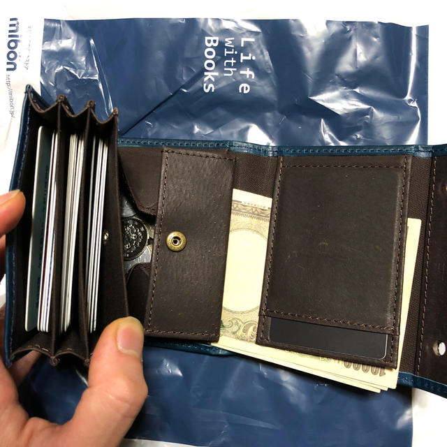 m+(エムピウ)のm+ エムピウ ミッレフォッリエ　ブルー　財布 メンズのファッション小物(折り財布)の商品写真