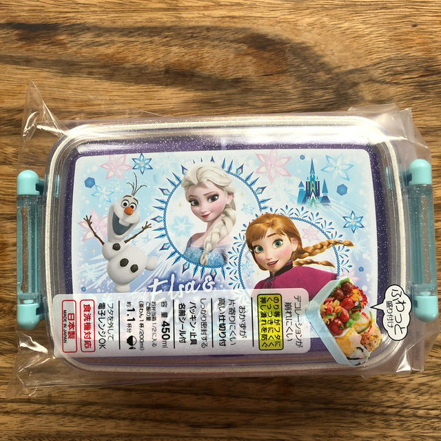 アナと雪の女王(アナトユキノジョオウ)のアナ雪☆ふわっとフタタイトランチボックス450ml インテリア/住まい/日用品のキッチン/食器(弁当用品)の商品写真