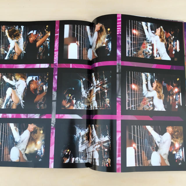 マドンナ　2006年ワールドツアー　TEEシャツ&パンフレットセット エンタメ/ホビーのタレントグッズ(ミュージシャン)の商品写真