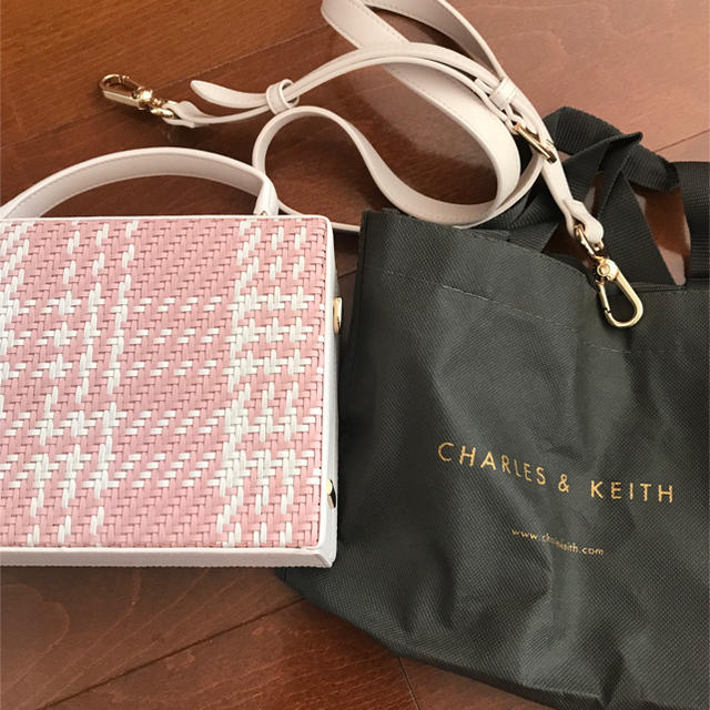 Charles and Keith(チャールズアンドキース)のチャールズアンドキース　バッグ　本日まで レディースのバッグ(ショルダーバッグ)の商品写真