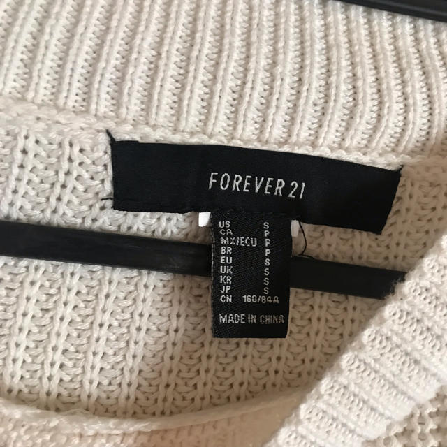 FOREVER 21(フォーエバートゥエンティーワン)のforever21 サイドリボン 白ハイネックニット レディースのトップス(ニット/セーター)の商品写真