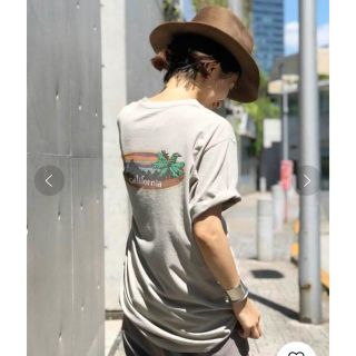 ドゥーズィエムクラス(DEUXIEME CLASSE)のDeuxieme Classe バックプリントTシャツ　ベージュ　新品未使用(Tシャツ(半袖/袖なし))