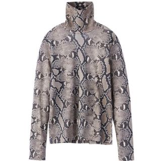 ジョンローレンスサリバン(JOHN LAWRENCE SULLIVAN)のPYTHON PRINTED COTTON TURTLE NECK TOP(カットソー(長袖/七分))