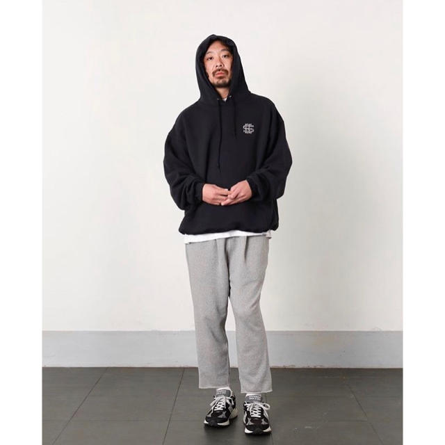 1LDK SELECT(ワンエルディーケーセレクト)のSEE SEE LOGO HOODIE [BLACK] メンズのトップス(パーカー)の商品写真