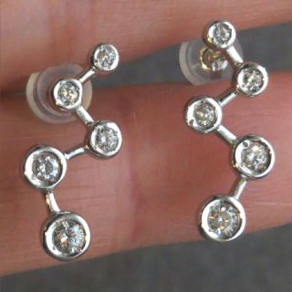 【K18WG】◆ダイヤモンド0.10ct×2(計0.20)付 デザインピアス(ピアス)