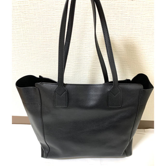 ZARA(ザラ)のZARA ザラ　トートバッグ ブラック　黒　A4サイズ収納可　大容量 レディースのバッグ(トートバッグ)の商品写真