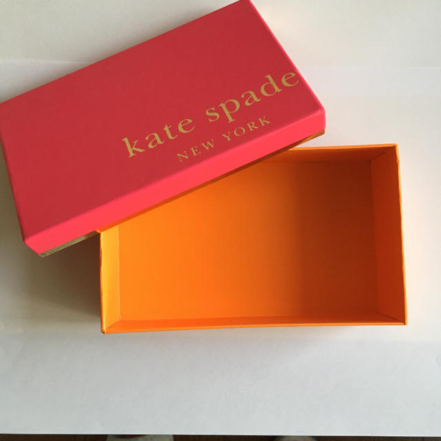 kate spade new york(ケイトスペードニューヨーク)のkate spade 長財布　空箱 レディースのバッグ(ショップ袋)の商品写真