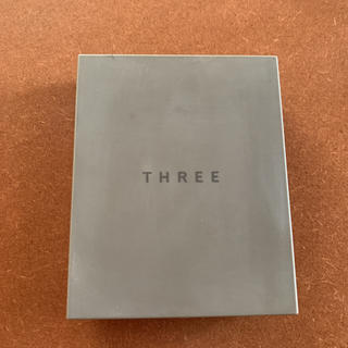 スリー(THREE)の THREEシマリンググローデュオ　01(コントロールカラー)