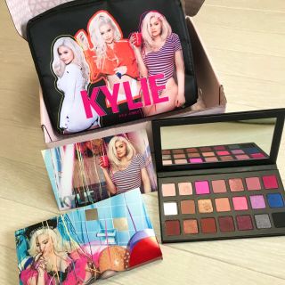 カイリーコスメティックス(Kylie Cosmetics)のカイリーコスメティックス　アイシャドウ　ポーチ　　(アイシャドウ)