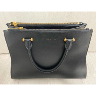 チャールズアンドキース(Charles and Keith)のチャールズアンドキース　ハンドバッグ　ショルダーストラップ付(ハンドバッグ)