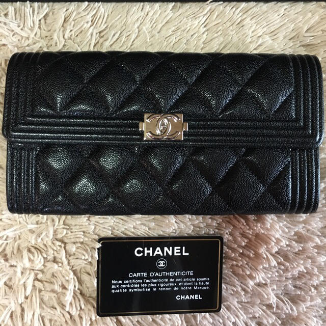 CHANEL(シャネル)のMY NEW様専用CHANEL ボーイシャネル 長財布 キャビアスキン ブラック レディースのファッション小物(財布)の商品写真