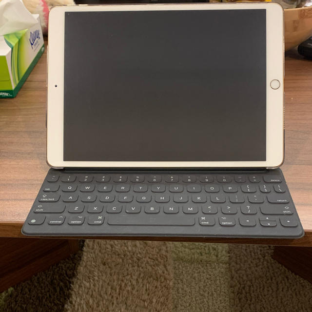 スマホ/家電/カメラ美品 iPad Pro 10.5 ＋ Smart Keyboard