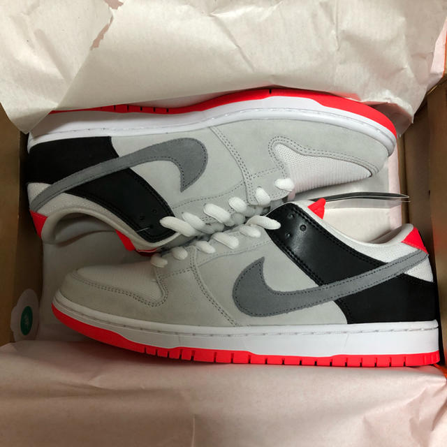 NIKE(ナイキ)のsb dunk low infrared メンズの靴/シューズ(スニーカー)の商品写真