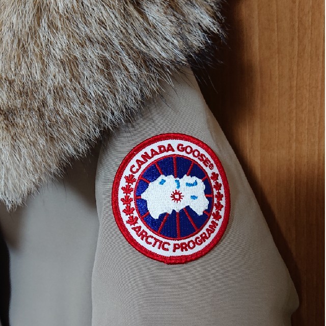 CANADA GOOSE(カナダグース)の【専用】カナダグース ブロンテ タン Sサイズ レディースのジャケット/アウター(ダウンコート)の商品写真