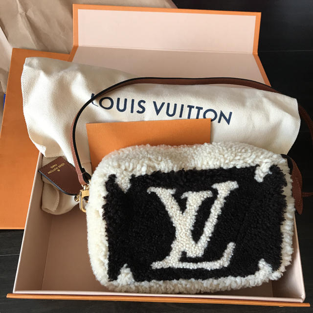 LOUIS VUITTON(ルイヴィトン)の【未使用】ルイヴィトン☆テディー ビーチ・ポーチ★ジャイアントモノグラム レディースのバッグ(ショルダーバッグ)の商品写真