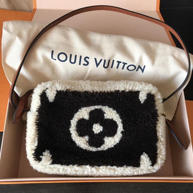 LOUIS VUITTON(ルイヴィトン)の【未使用】ルイヴィトン☆テディー ビーチ・ポーチ★ジャイアントモノグラム レディースのバッグ(ショルダーバッグ)の商品写真