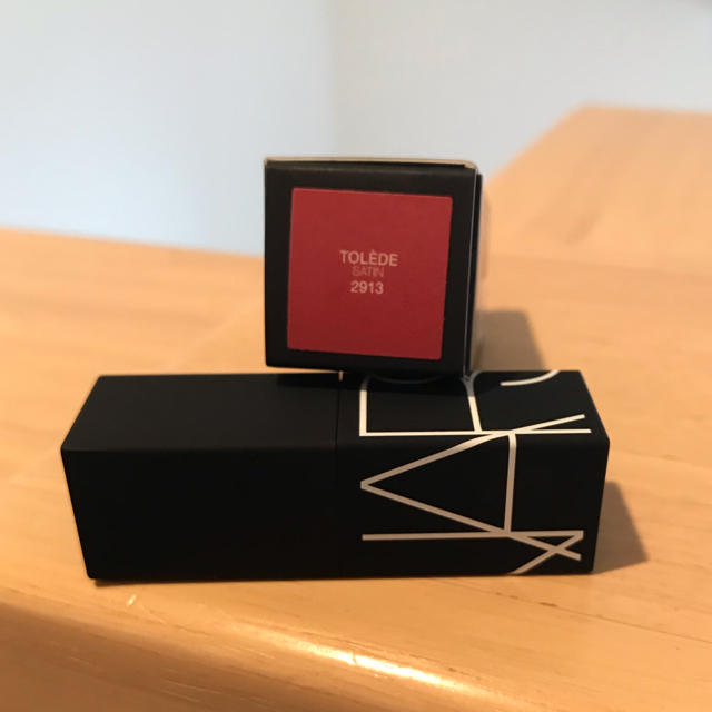 NARS(ナーズ)のNARS リップスティック サテン 2913 ピンクローズ 新品 コスメ/美容のベースメイク/化粧品(口紅)の商品写真