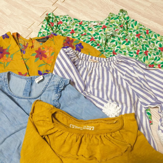 babyGAP(ベビーギャップ)の【つみ様専用】女の子トップス90 5点セット キッズ/ベビー/マタニティのキッズ服女の子用(90cm~)(Tシャツ/カットソー)の商品写真