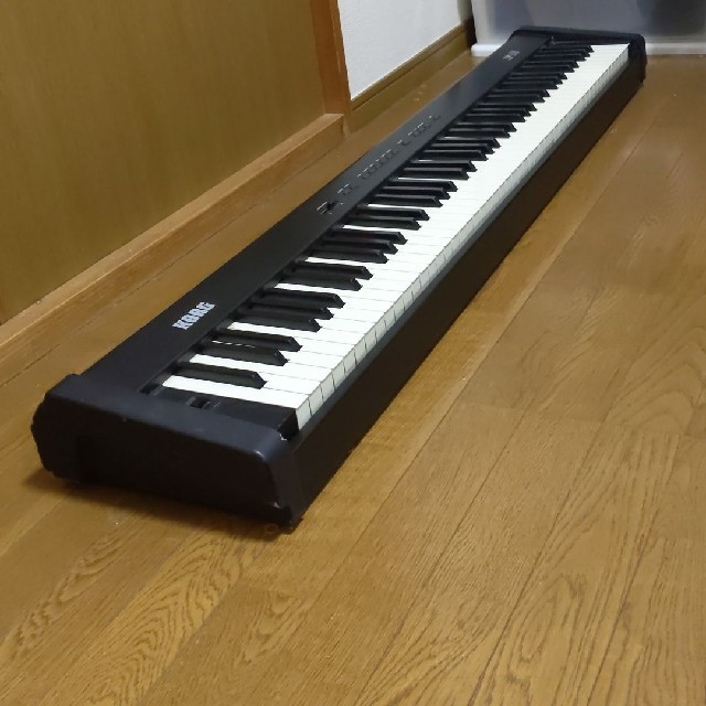 送料無料　電子ピアノ　キーボード　KORG SP-100