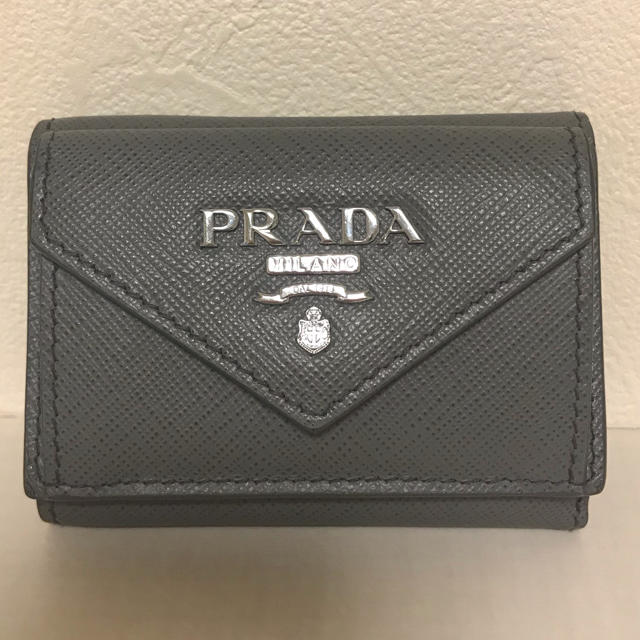 本日限定3万円!! PRADA プラダ 三つ折り財布❁¨̮ ☆日本の職人技☆ www ...