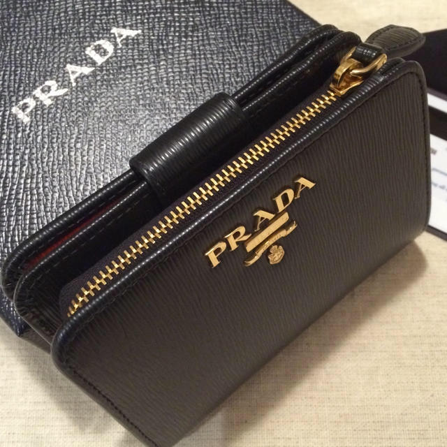 PRADA - 【シルキー様】PRADA バイカラーお財布♡大人気の黒×赤 PRADA - 【シルキー様】PRADA バイカラーお財布♡大人気の黒×赤
