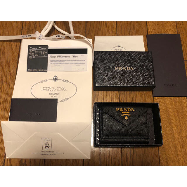 PRADA(プラダ)の週末 SALE【PRADA】サフィアーノ レザー ミニウォレット三つ折財布 レディースのファッション小物(財布)の商品写真