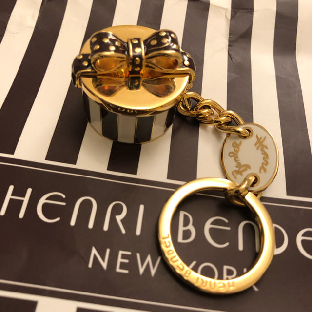 Henri Bendel(ヘンリベンデル)のヘンリベンデル　キーチェーン　新品未使用 レディースのファッション小物(キーホルダー)の商品写真