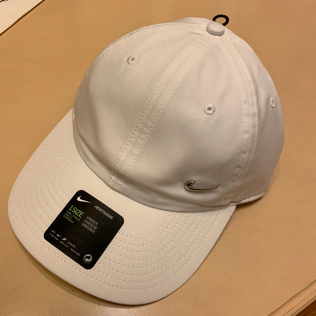 NIKE(ナイキ)のナイキ HERITAGE 86 メタルスウッシュ メンズの帽子(キャップ)の商品写真