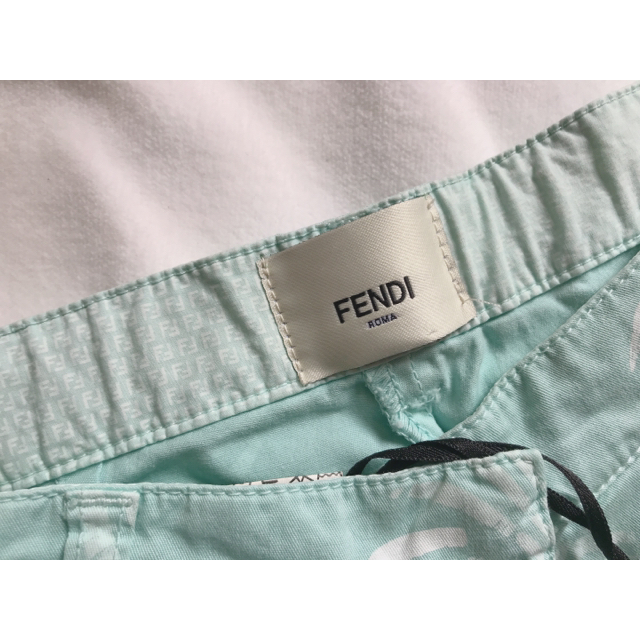 FENDI(フェンディ)の新品タグ付き キュロット110 キッズ/ベビー/マタニティのキッズ服女の子用(90cm~)(パンツ/スパッツ)の商品写真