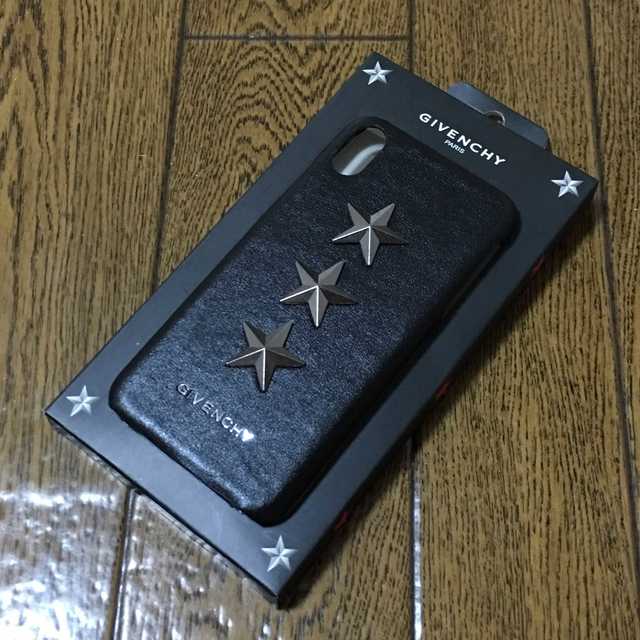 GIVENCHY(ジバンシィ)のGIVENCHY ジバンシー iPhoneXR スマホケース 銀星  スマホ/家電/カメラのスマホアクセサリー(iPhoneケース)の商品写真