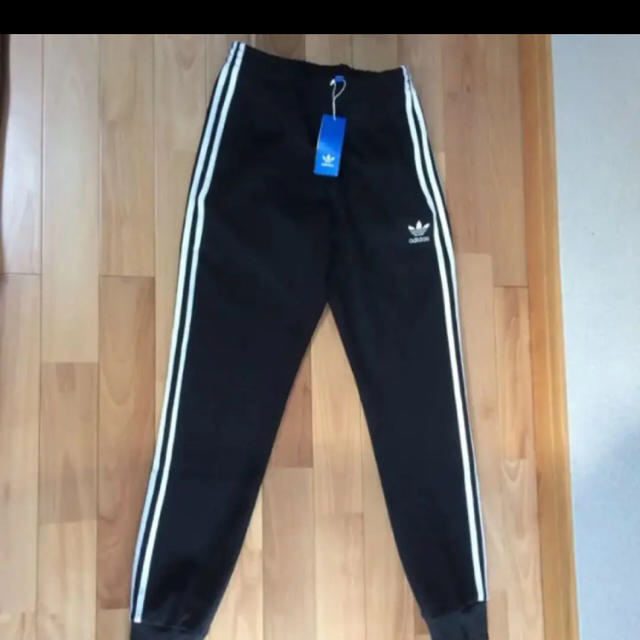 adidas(アディダス)の新品　最安　adidas sst track pants  メンズのパンツ(その他)の商品写真