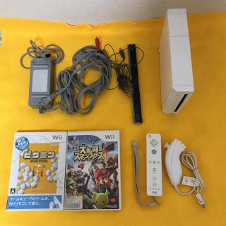 ウィー(Wii)のWii本体　スマッシュブラザーズ　すぐに遊べるセット(家庭用ゲーム機本体)