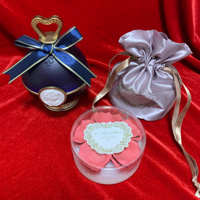 Les Merveilleuses LADUREE(レメルヴェイユーズラデュレ)のラデュレ リミテッド エディション ポット チーク コスメ/美容のベースメイク/化粧品(チーク)の商品写真