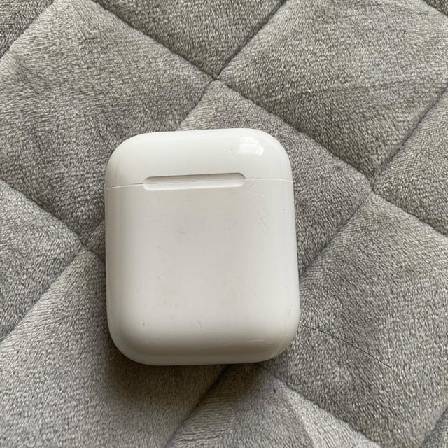 Apple(アップル)のairpods ケース&左のみ スマホ/家電/カメラのオーディオ機器(ヘッドフォン/イヤフォン)の商品写真