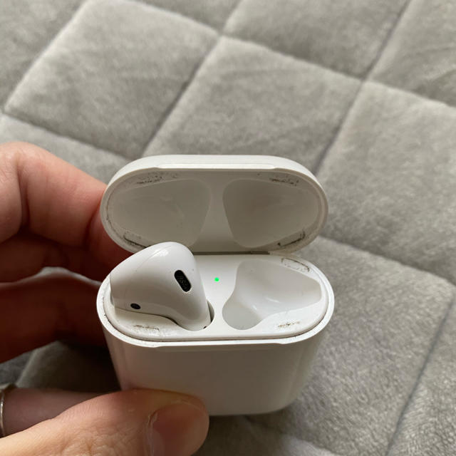 Apple(アップル)のairpods ケース&左のみ スマホ/家電/カメラのオーディオ機器(ヘッドフォン/イヤフォン)の商品写真